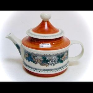 Goebel Orslauer Bavarian Burgund Teapot